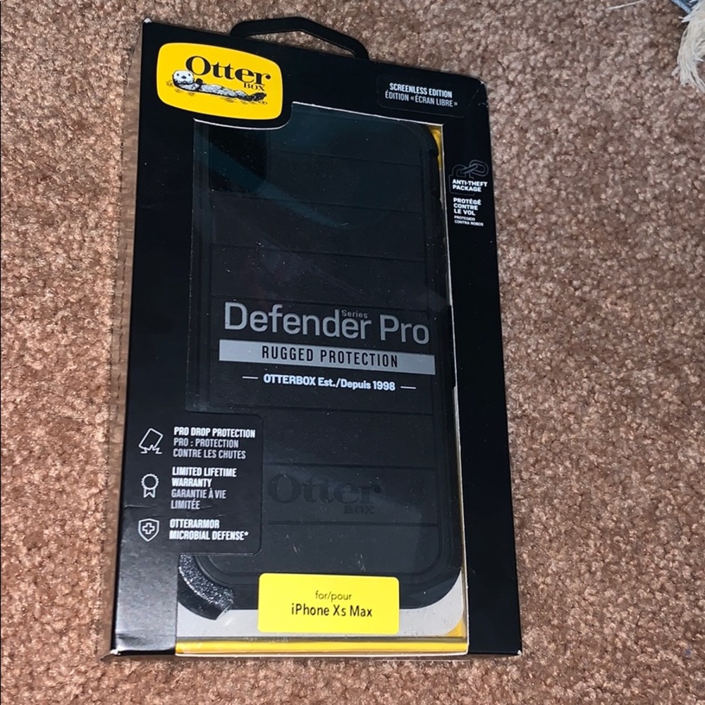 iPhone XS Max otter box